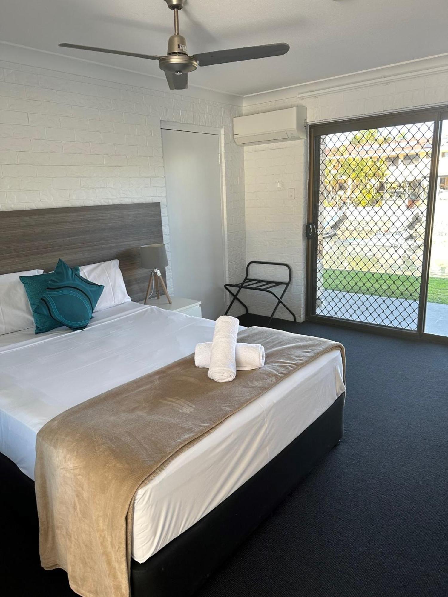 Bribie Waterways Motel Bongaree Buitenkant foto