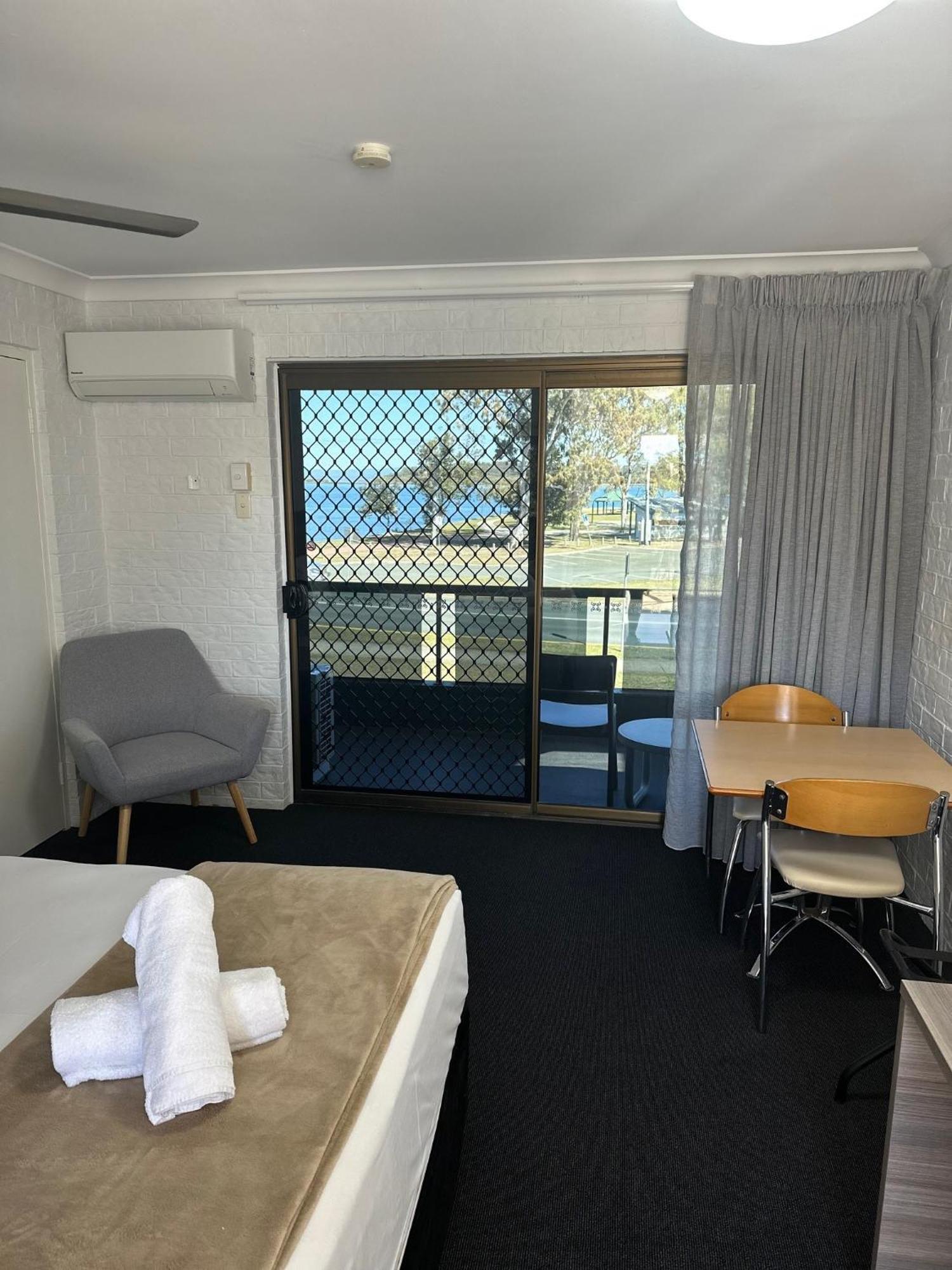 Bribie Waterways Motel Bongaree Buitenkant foto