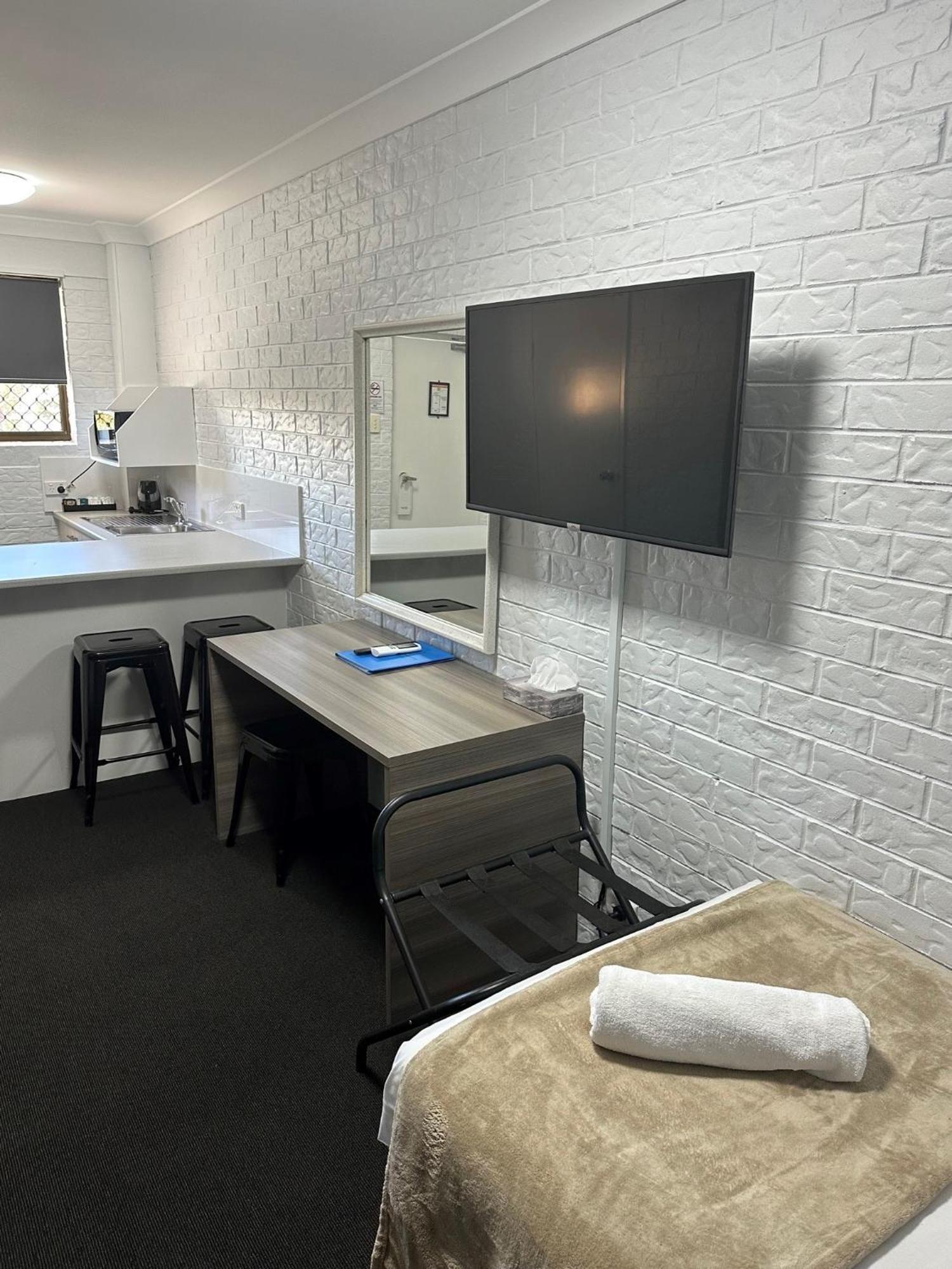 Bribie Waterways Motel Bongaree Buitenkant foto