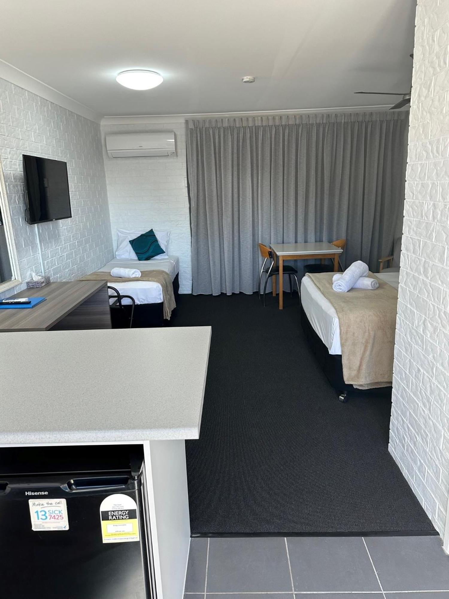 Bribie Waterways Motel Bongaree Buitenkant foto