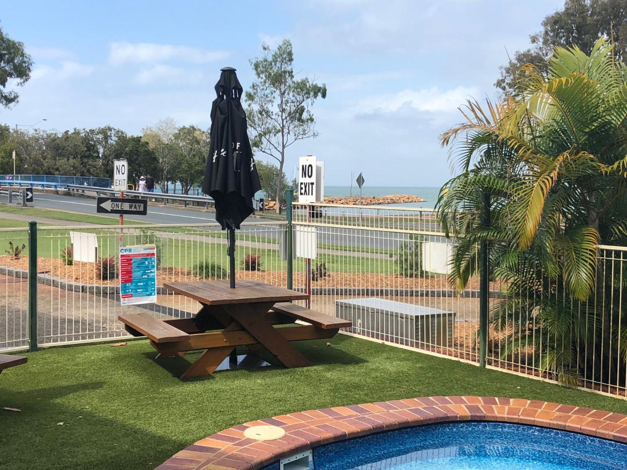 Bribie Waterways Motel Bongaree Buitenkant foto