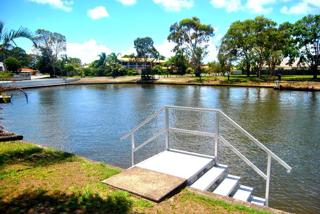 Bribie Waterways Motel Bongaree Buitenkant foto