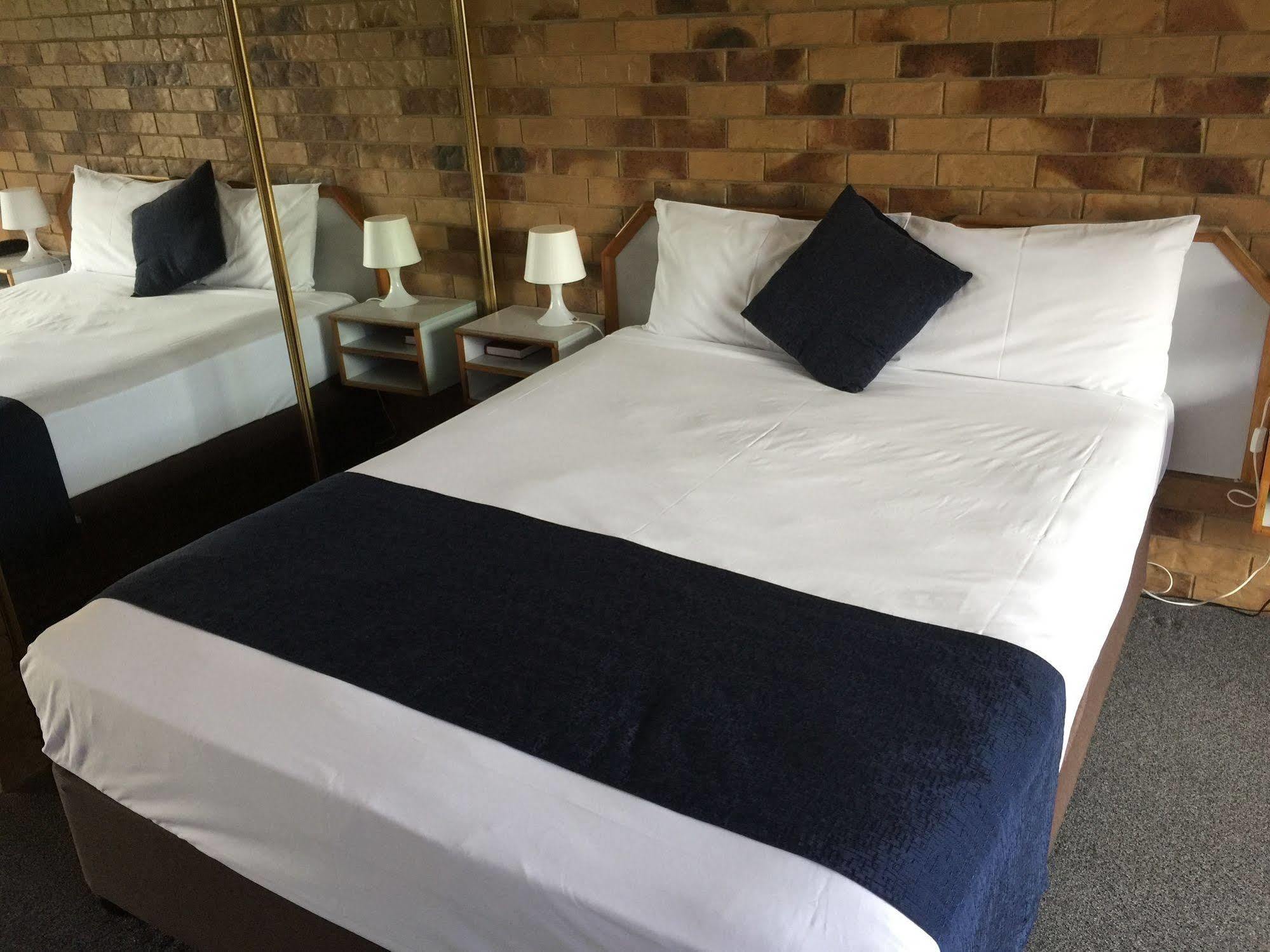 Bribie Waterways Motel Bongaree Buitenkant foto