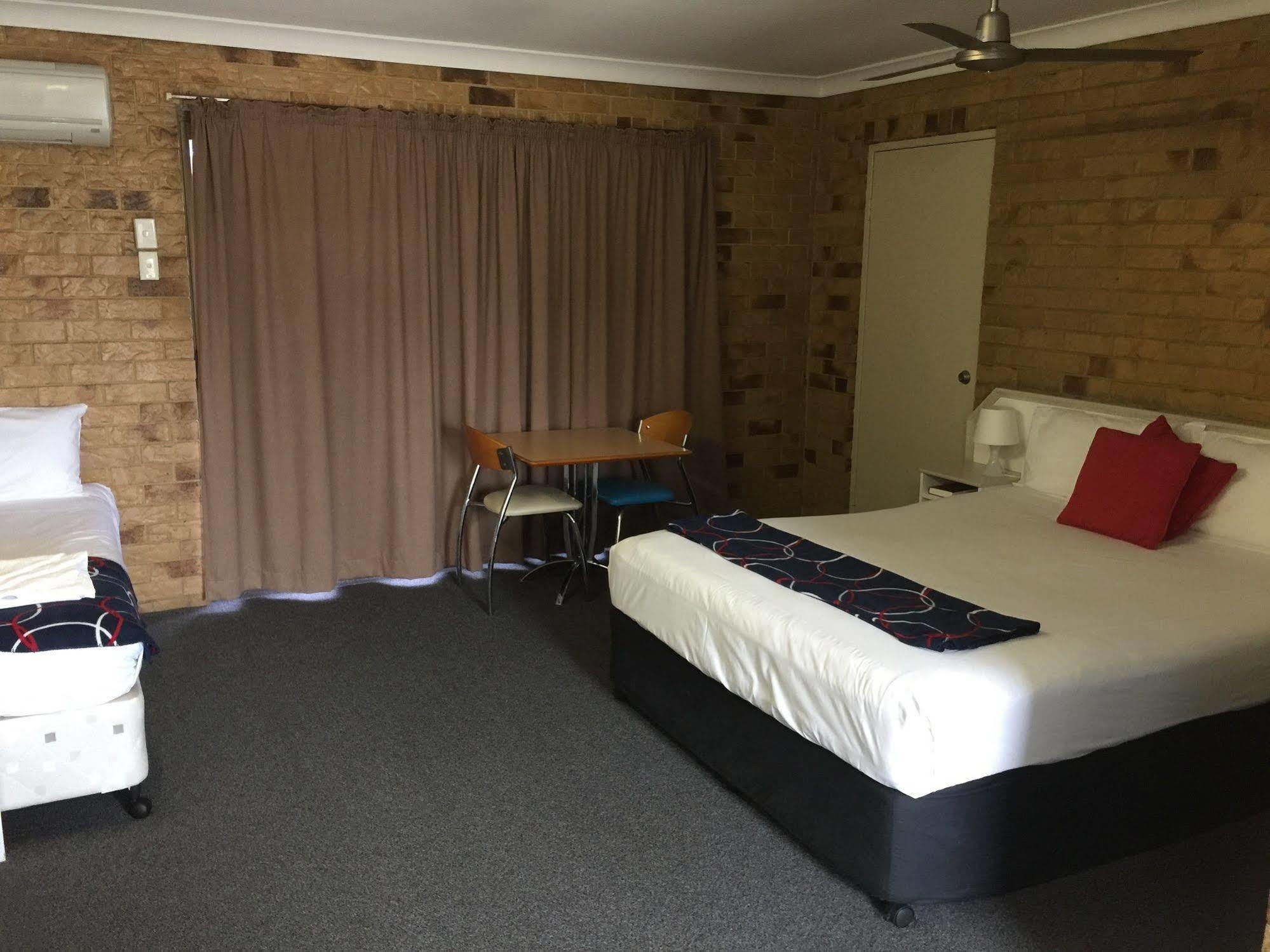 Bribie Waterways Motel Bongaree Buitenkant foto