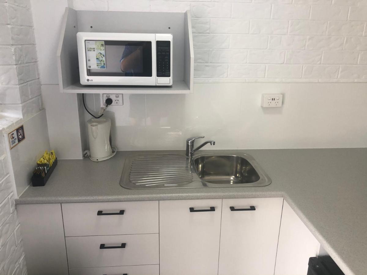 Bribie Waterways Motel Bongaree Buitenkant foto