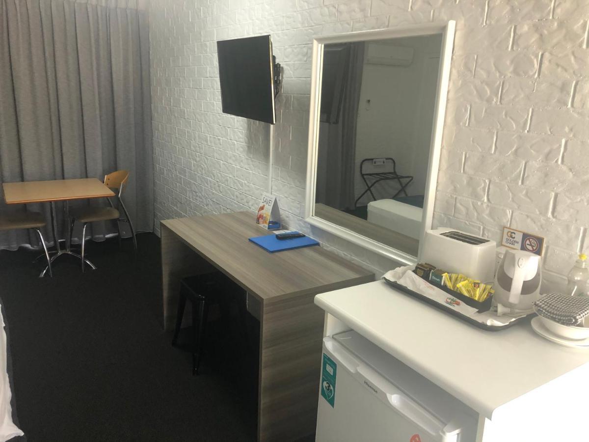 Bribie Waterways Motel Bongaree Buitenkant foto