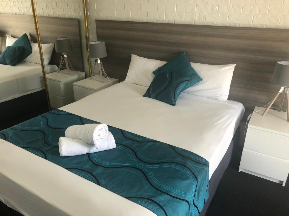 Bribie Waterways Motel Bongaree Buitenkant foto